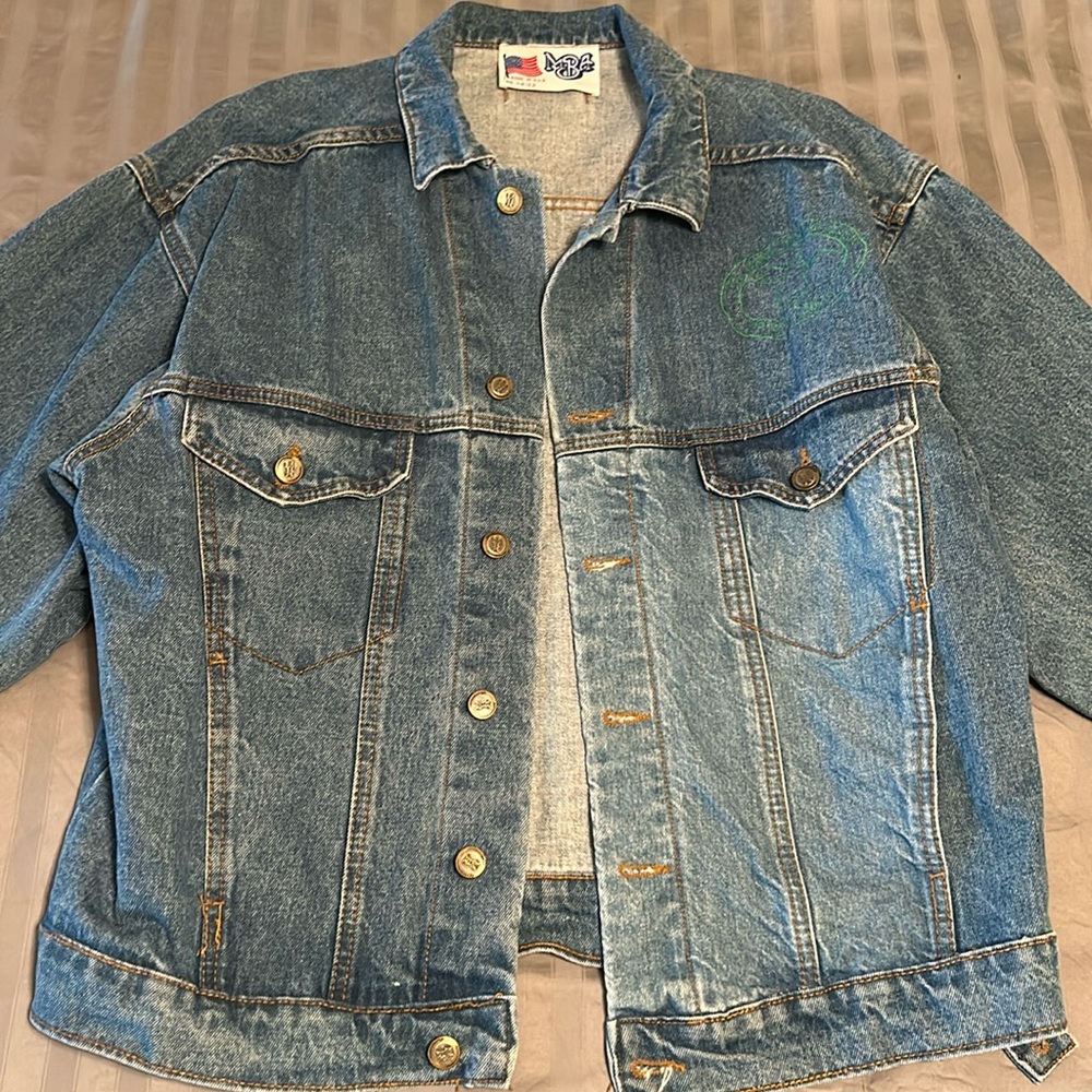 Women’s blue Jean jacket.